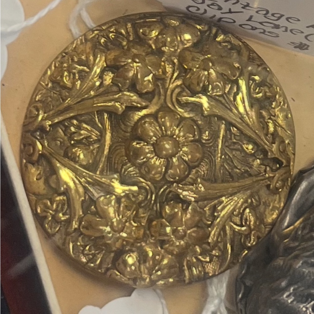 Vintage Brass Répoussé Pin Brooch